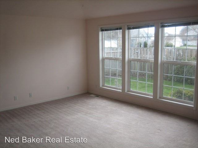 2565 Burlington St Ne - Photo 2 of 13