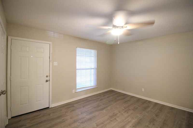 304 Ocean Dr - Photo 2 of 17