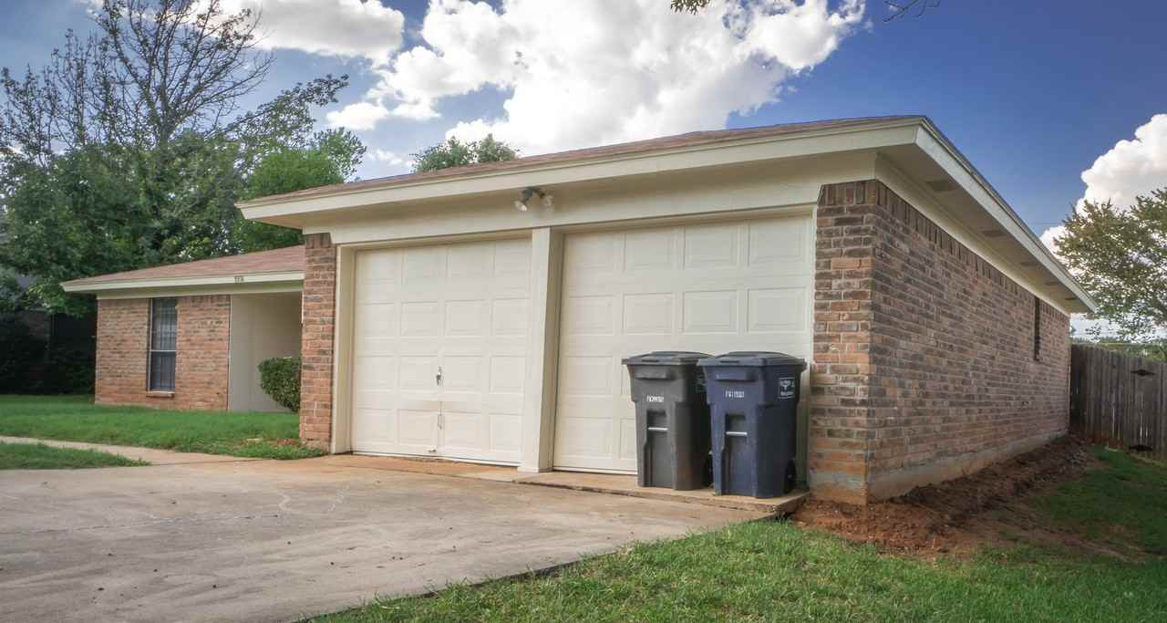 1008 Fox River Ln - Photo 2 of 24