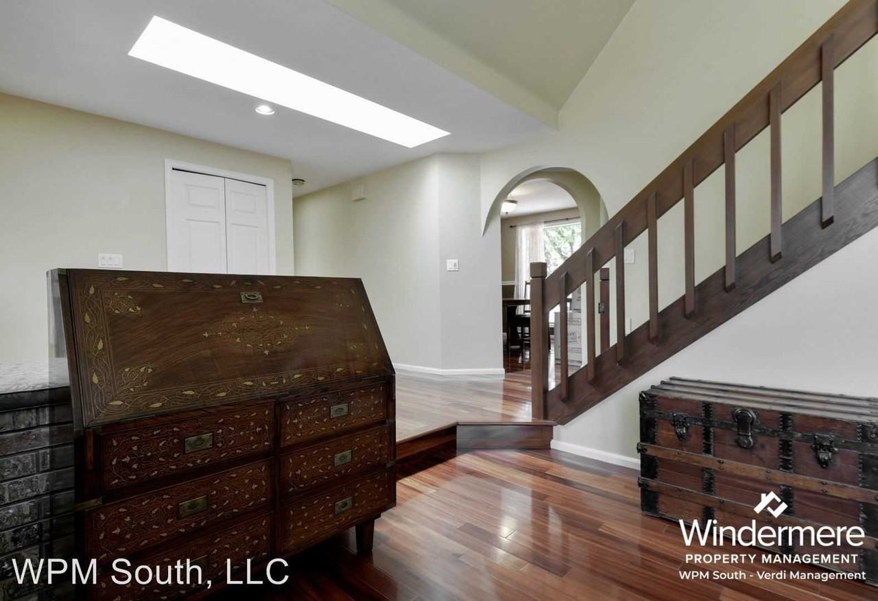 18840 Se 281st St. - Photo 3 of 10