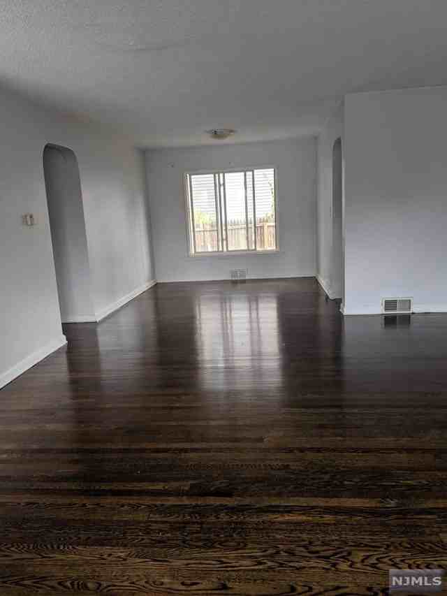 1005 Boulevard - Photo 3 of 4