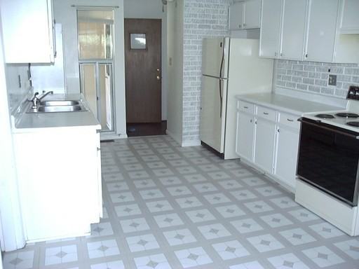 1419 Rushmore Dr - Photo 3 of 8