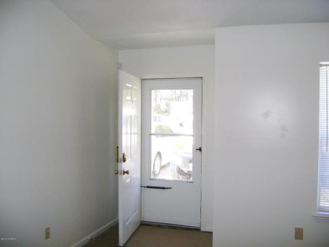 606 South Hampton Drive - Photo 2 of 11