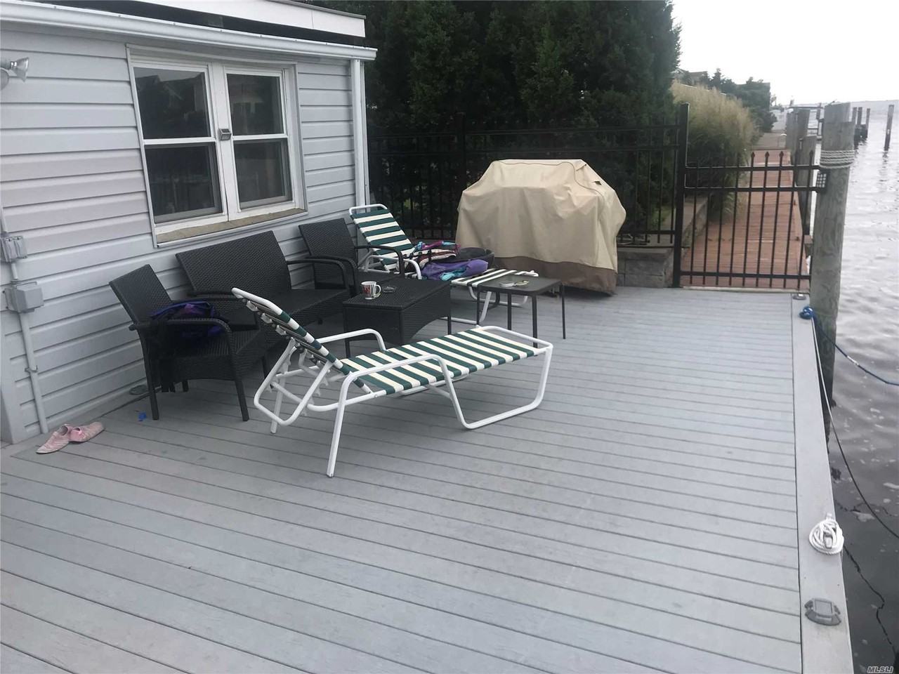 86 Bayview Ave - Photo 3 of 10