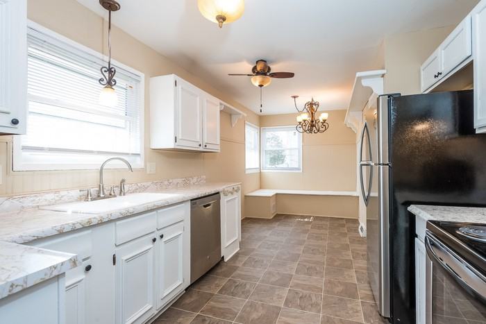 5319 Northeast 57th Terrace - Photo 2 of 8