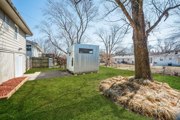 5319 Northeast 57th Terrace - Photo 3 of 8