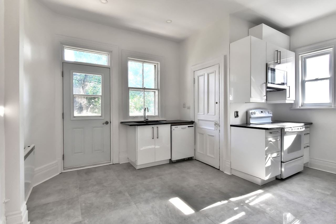 477 Avenue Grosvenor, Westmount, QC H3Y 2S5 4 Bedroom Apartment for