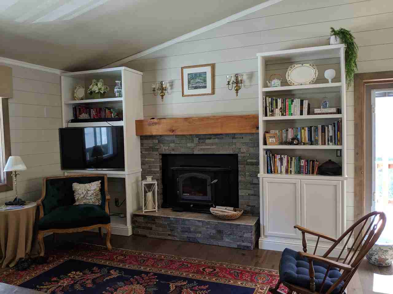 1351 Zurich Ln - Photo 3 of 8