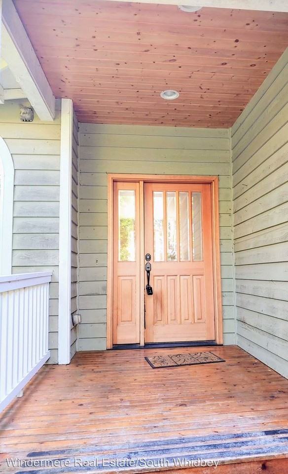 4835 Reindeer Rd - Photo 3 of 20