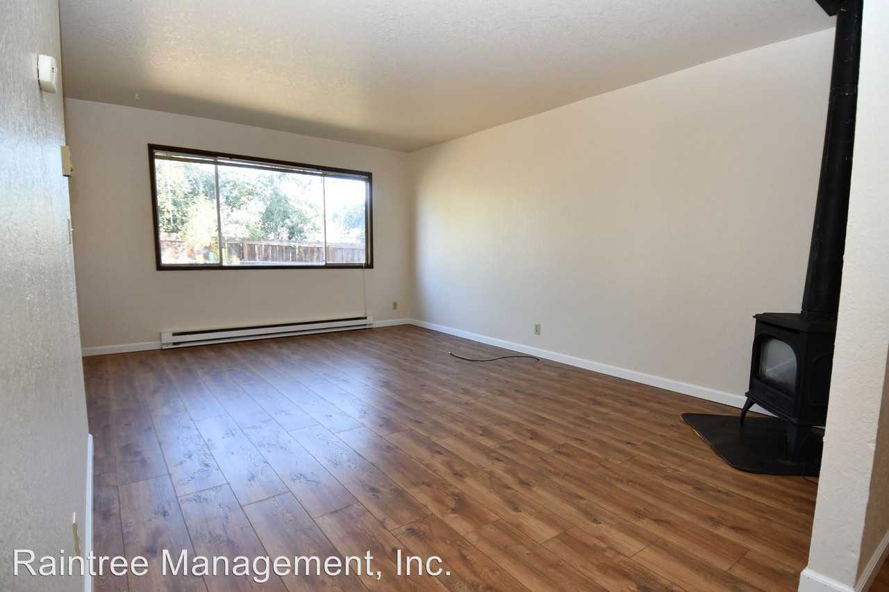 550 & 560 Center - Photo 2 of 5