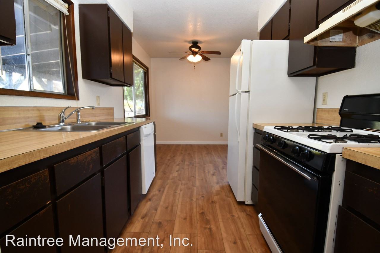 550 & 560 Center - Photo 3 of 5