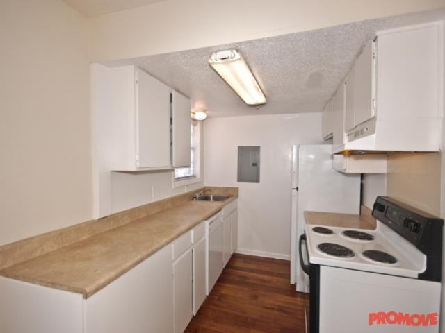 Clarkston Oaks - Photo 3 of 10