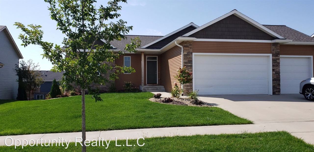 427 15th Ave Ne - Photo 2 of 14