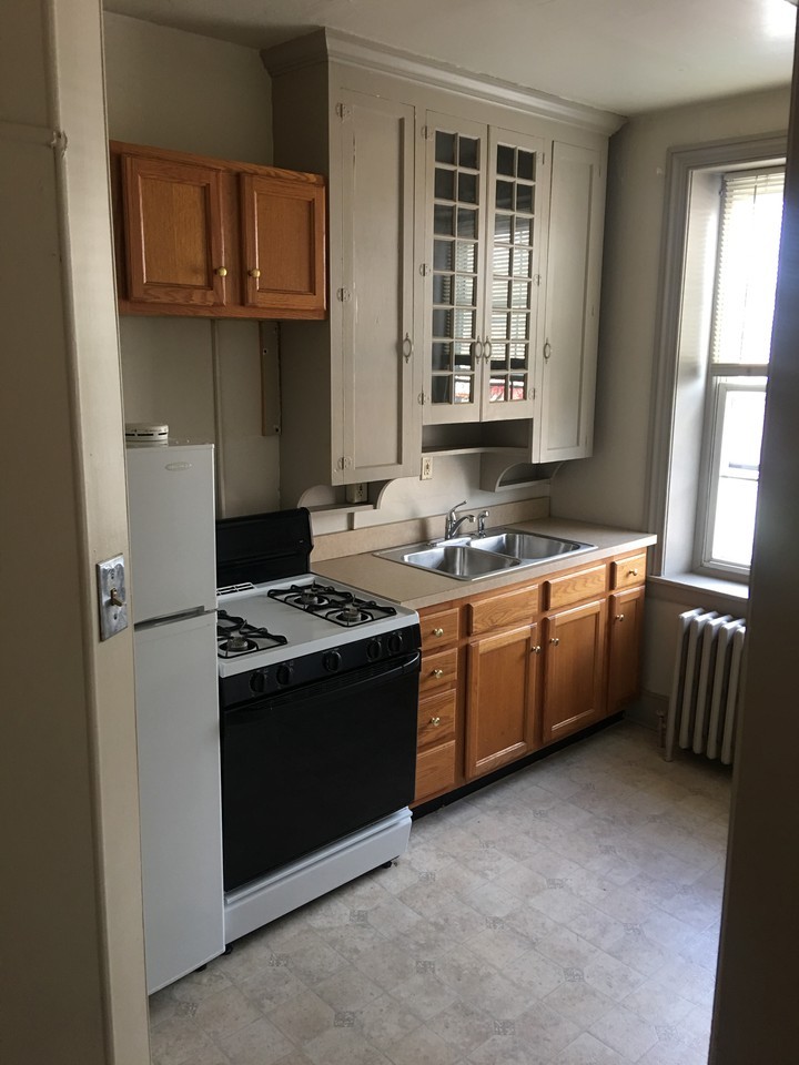 450 E King St - Photo 2 of 4