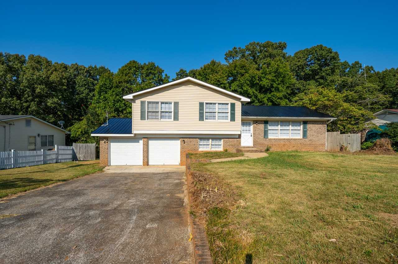 108 Hickory Ln - Photo 2 of 36