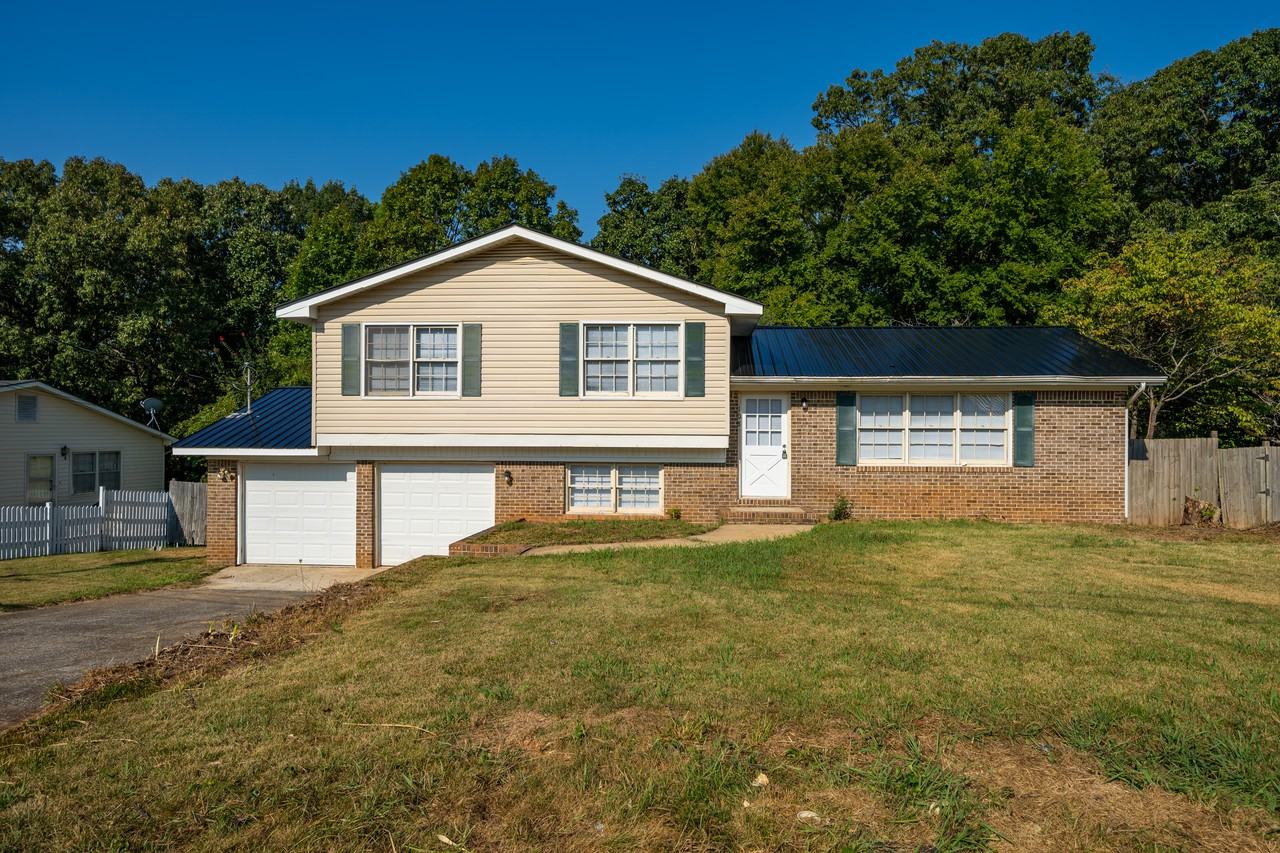 108 Hickory Ln - Photo 3 of 36