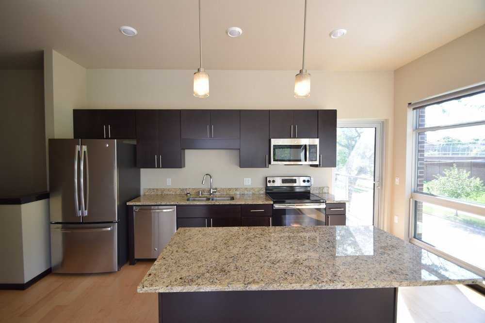 821 E Mifflin St - Photo 2 of 9