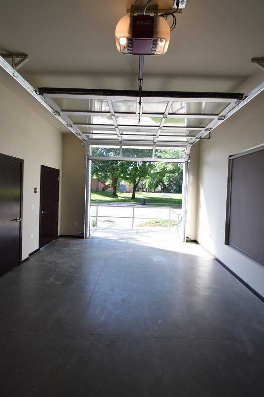 821 E Mifflin St - Photo 3 of 9