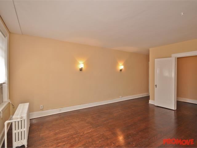 Beverly Hills Inn - Photo 2 of 10