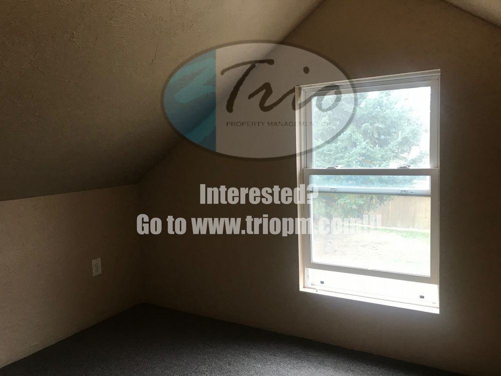 32738 E Mill St - Photo 2 of 9