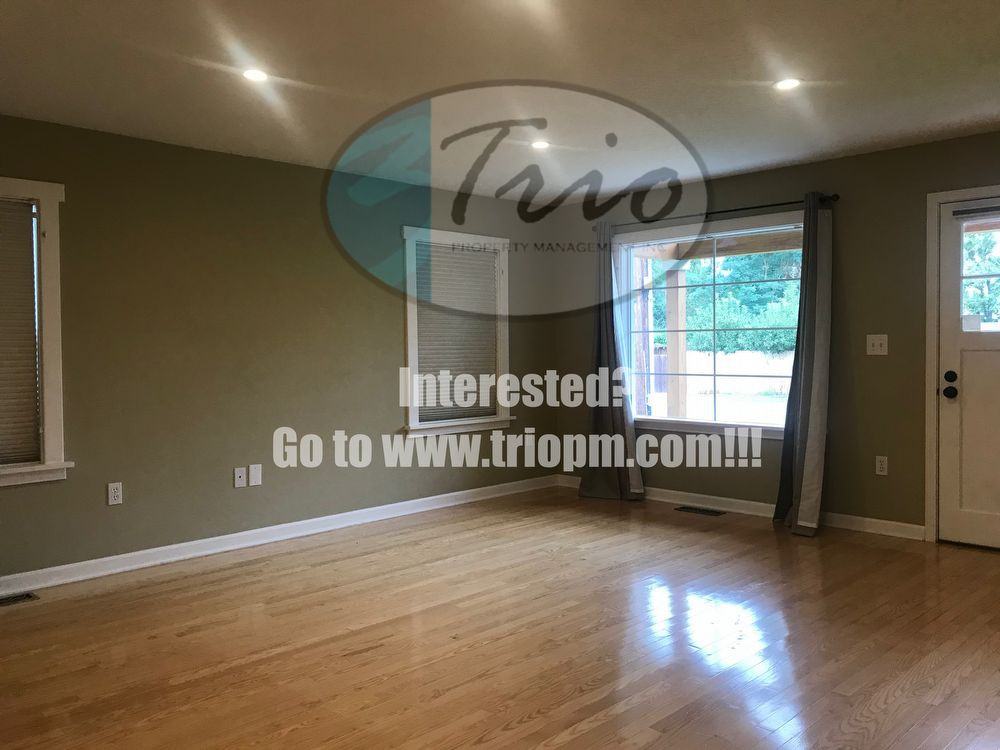 32738 E Mill St - Photo 3 of 9