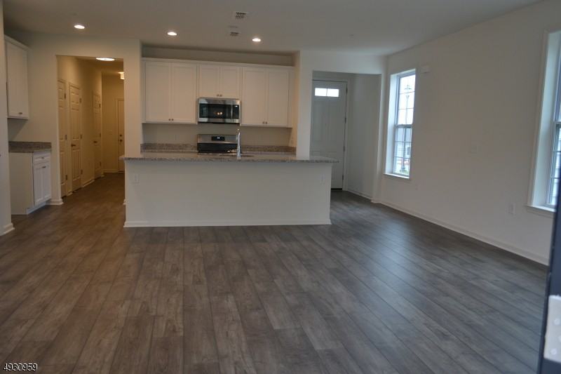 136 Aspen Dr - Photo 2 of 13