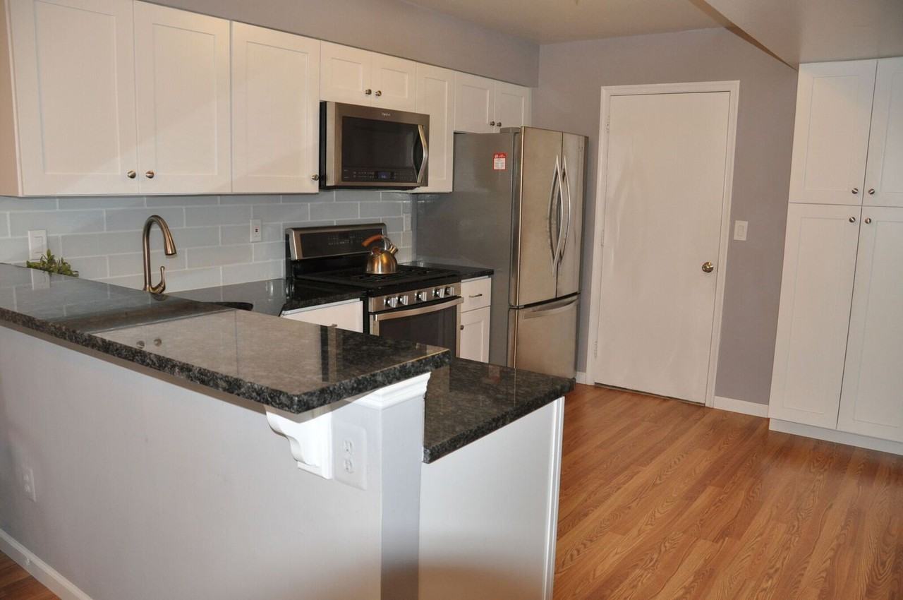 17 Malibu Dr - Photo 3 of 14