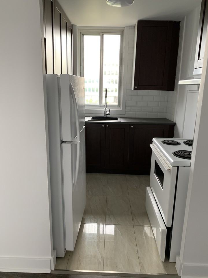 155 Dorval Avenue, Dorval, QC H9S 3G8 2 Bedroom Apartment for Rent for