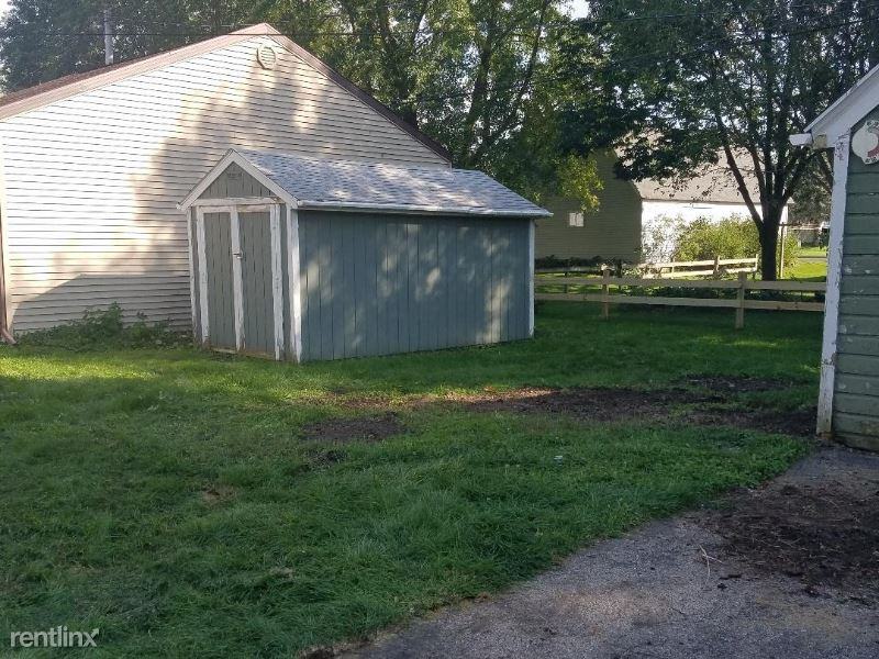 619 Roosevelt St - Photo 2 of 16