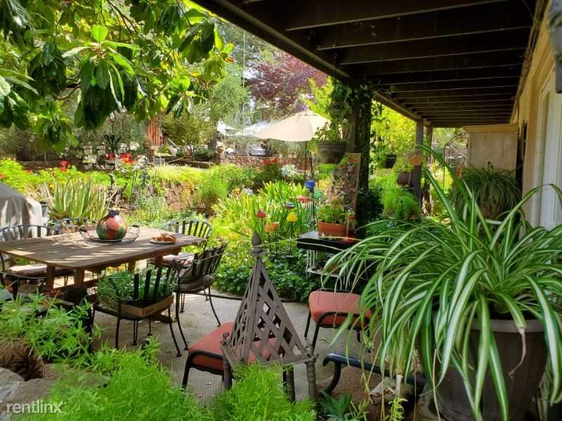 929 Champion Lane - Photo 3 of 4