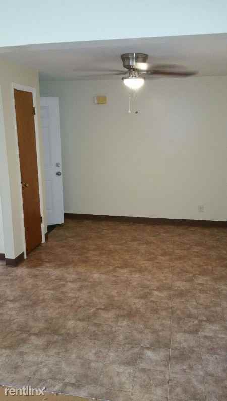 330 Meadow Dr - Photo 2 of 10