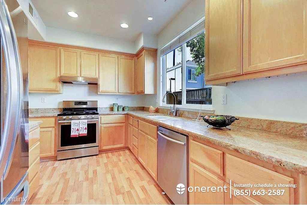 208 Sedona Pl - Photo 2 of 32