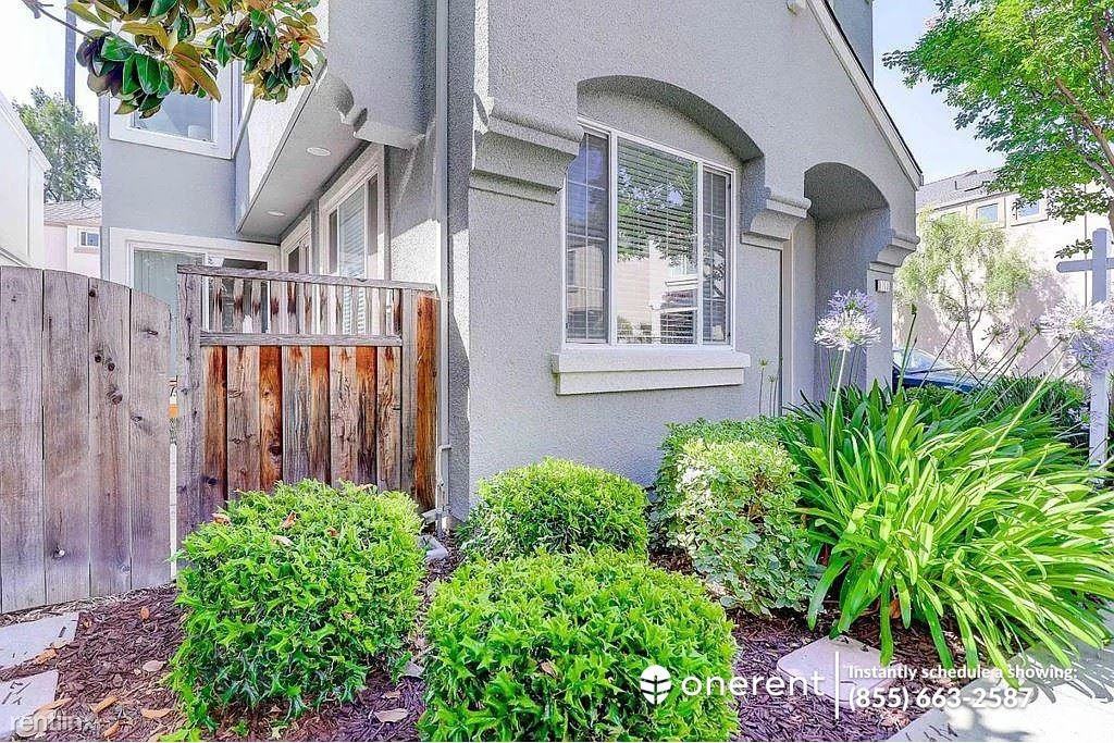 208 Sedona Pl - Photo 3 of 32