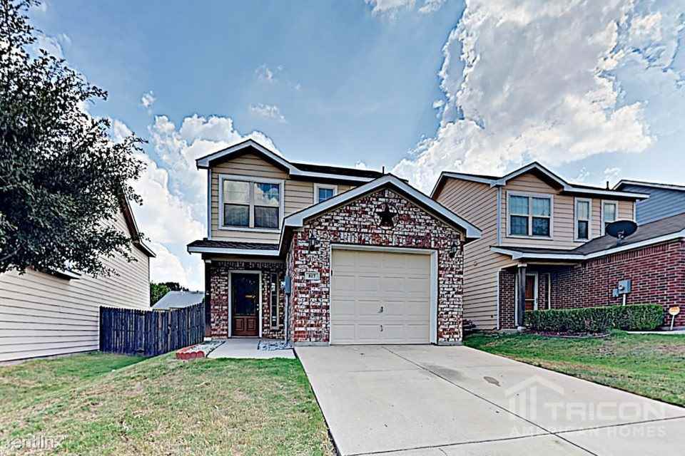 817 Village Point Lane - Photo 2 of 17