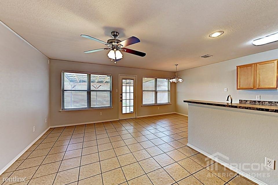 817 Village Point Lane - Photo 3 of 17