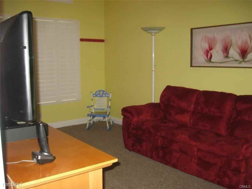 8820 E Crestview Ln - Photo 2 of 10