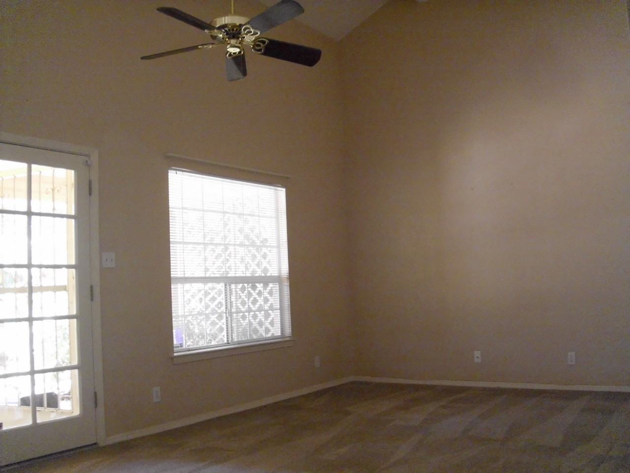 130 Silver Shadow - Photo 3 of 18