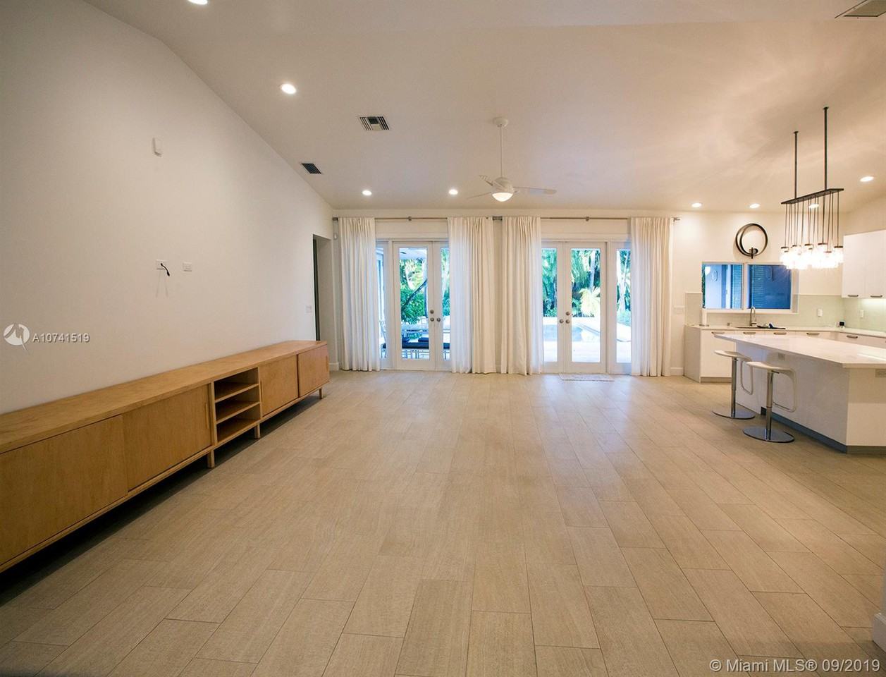 5765 Sw 84 St - Photo 2 of 4