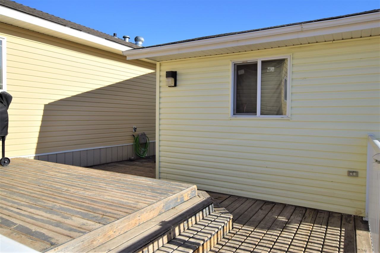 41 Meadowplace Crescent East - Photo 3 of 22