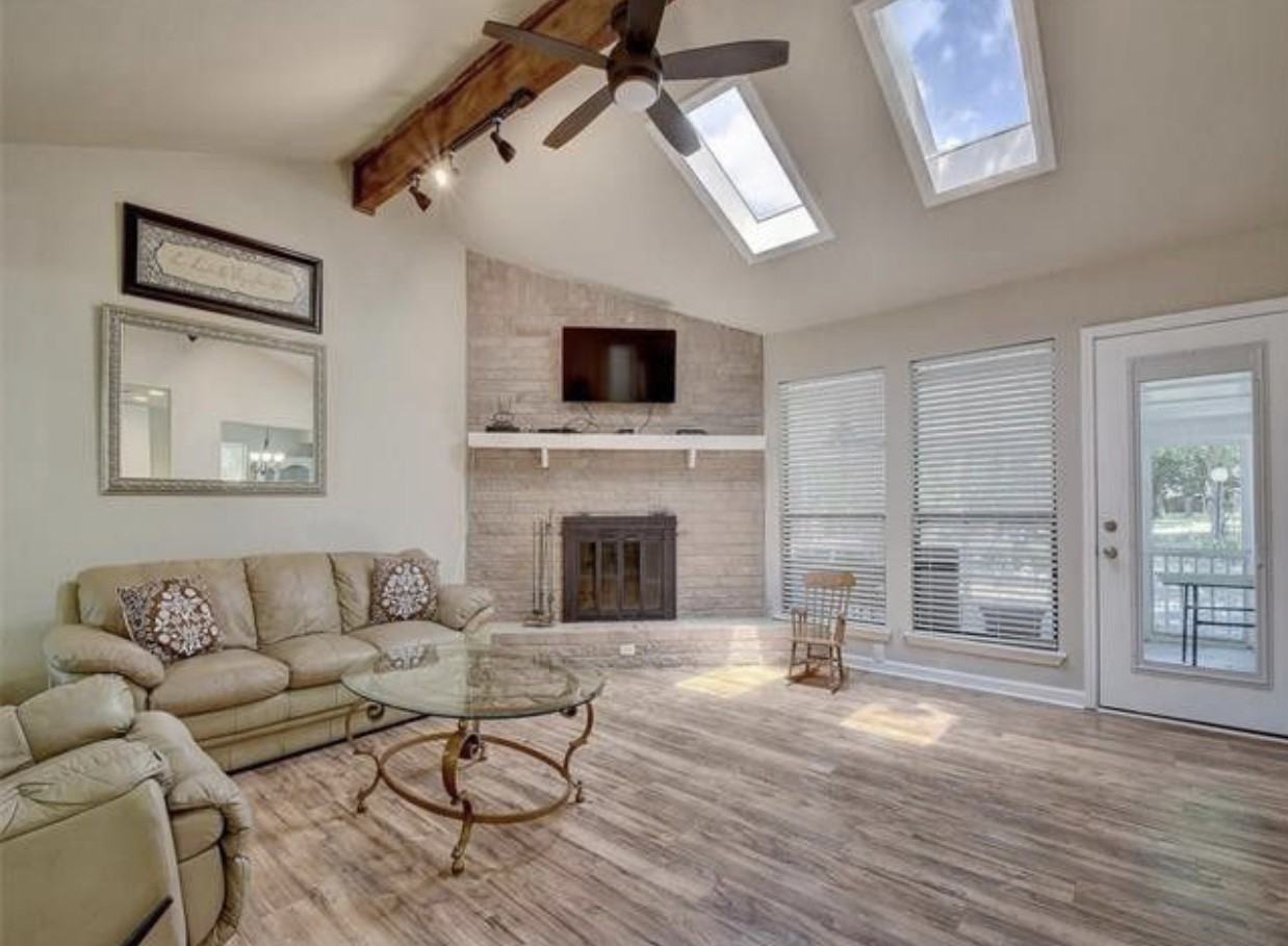 1003 Mockingbird Dr - Photo 2 of 12