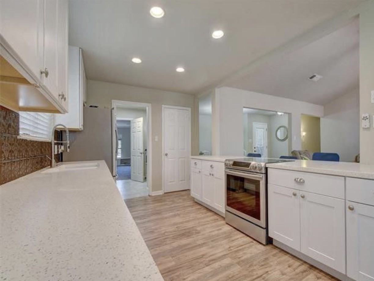 1003 Mockingbird Dr - Photo 3 of 12