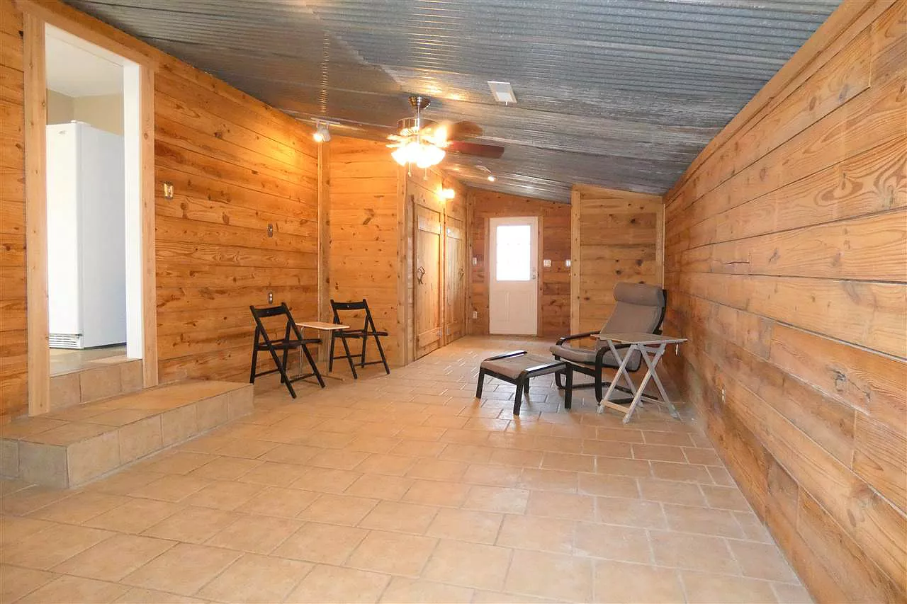 1007 E Wallace St - Photo 2 of 5