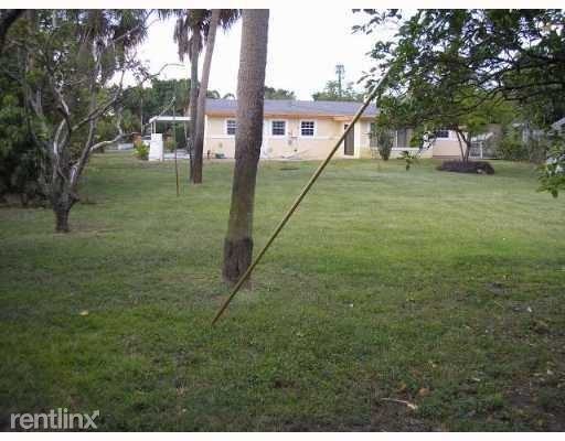 4048 SW 8th St - Photo 3 of 5