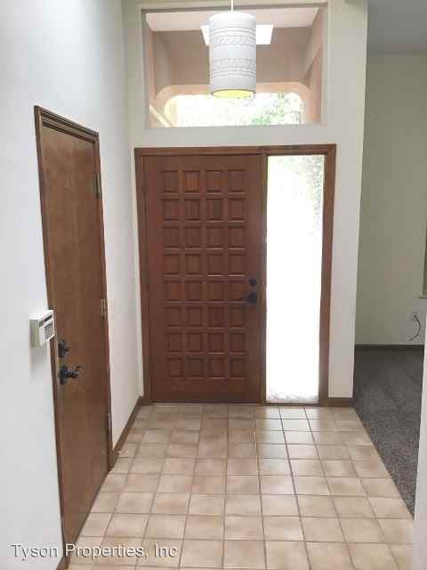 10021 Bridgepointe Ct - Photo 2 of 21