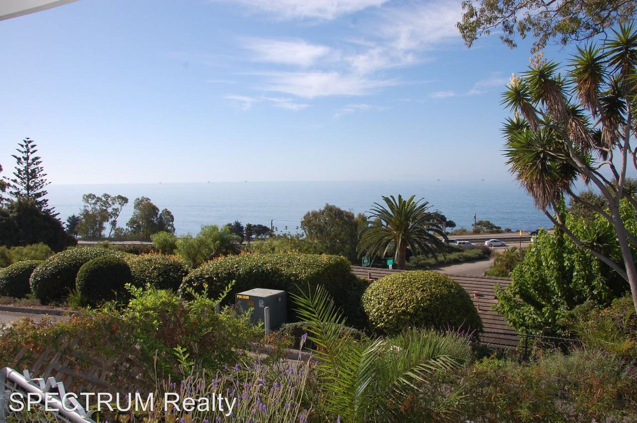 2188 Hardinge Ave - Photo 2 of 11