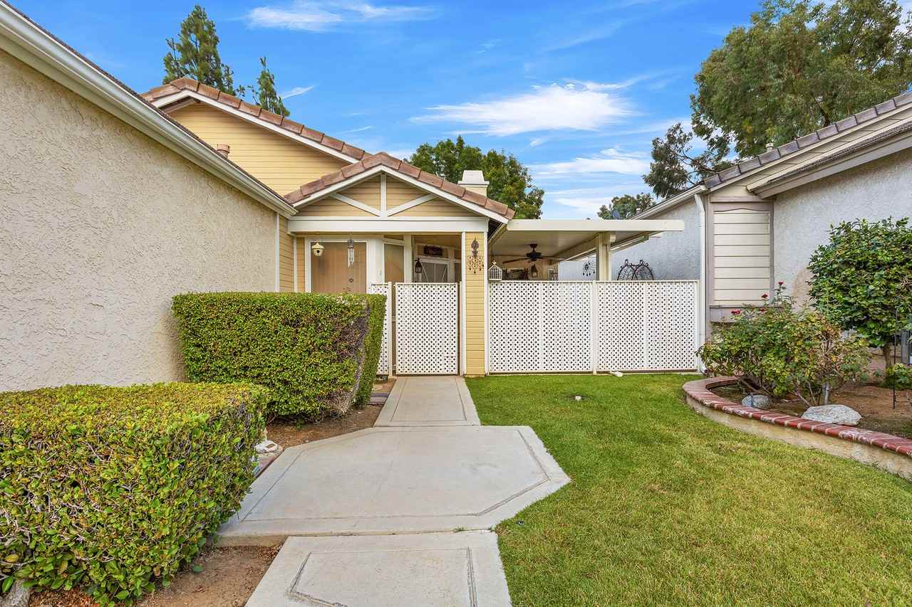 27810 Hillpointe Dr - Photo 3 of 35