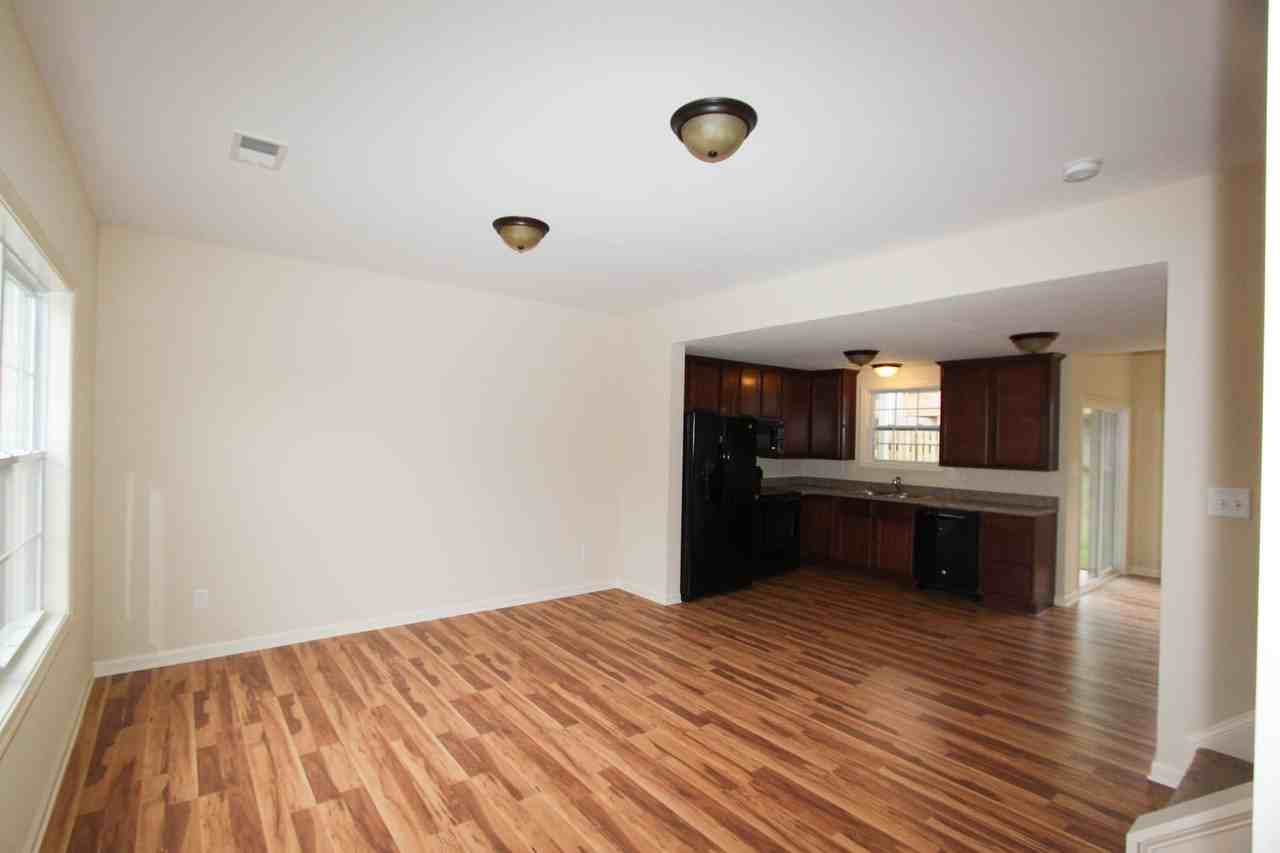 27 Baltic Ct - Photo 2 of 19