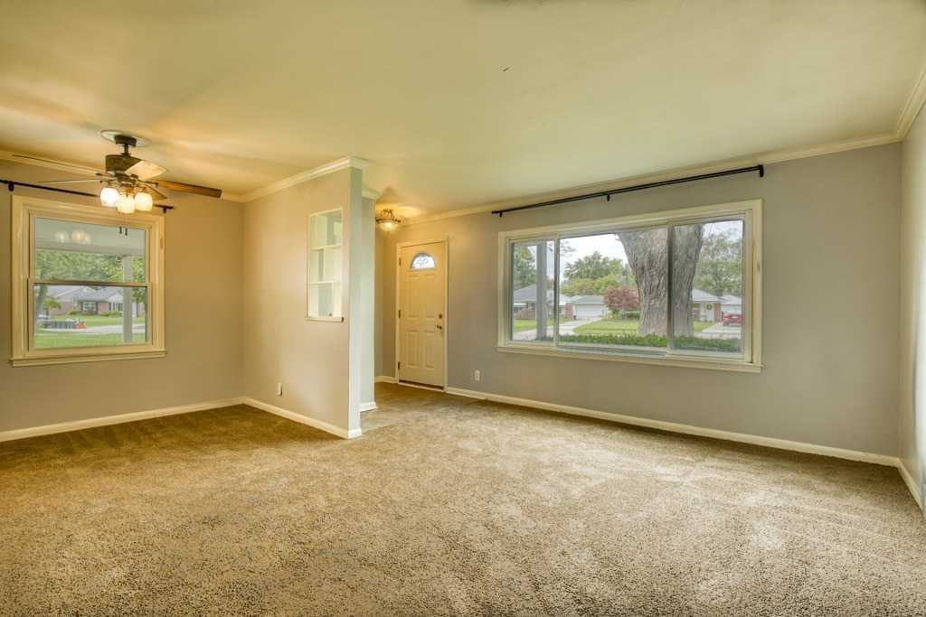 11360 W Clements Circle - Photo 2 of 14