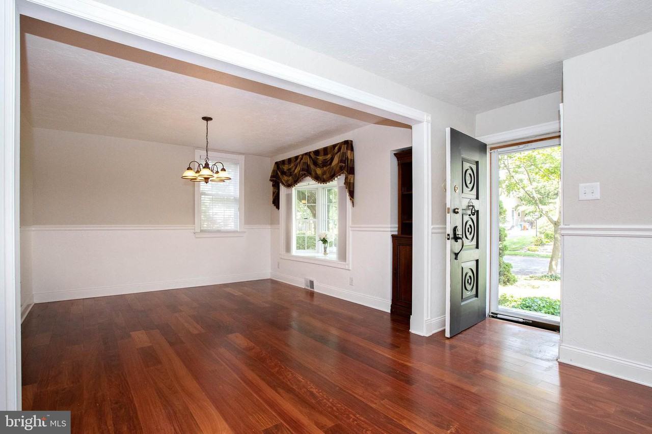 1636 W High Street - Photo 2 of 34