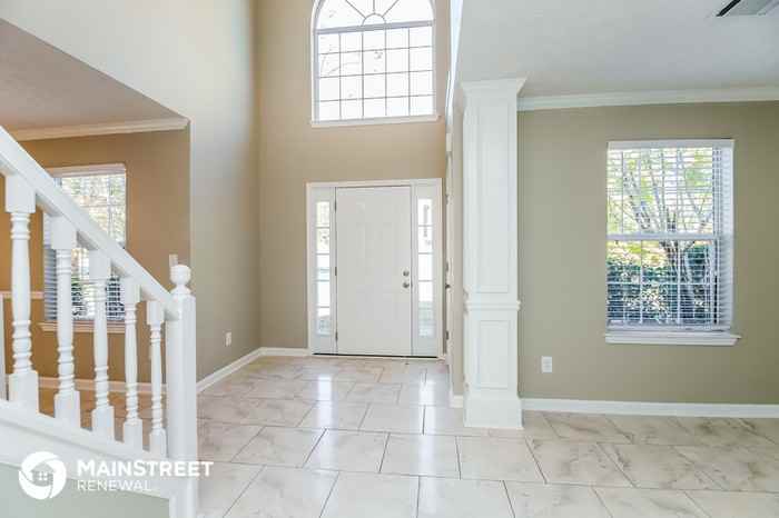 3120 Lake Port Drive Southwest - Photo 2 of 15